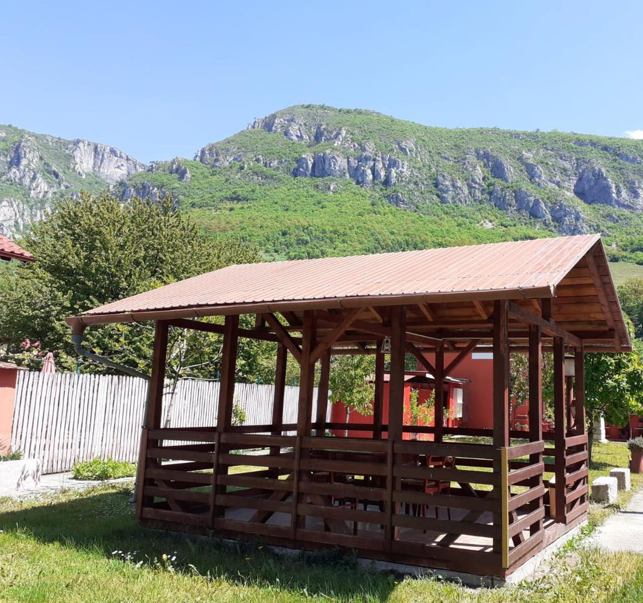 Pensiunea Belladonna Băile Herculane Exterior photo