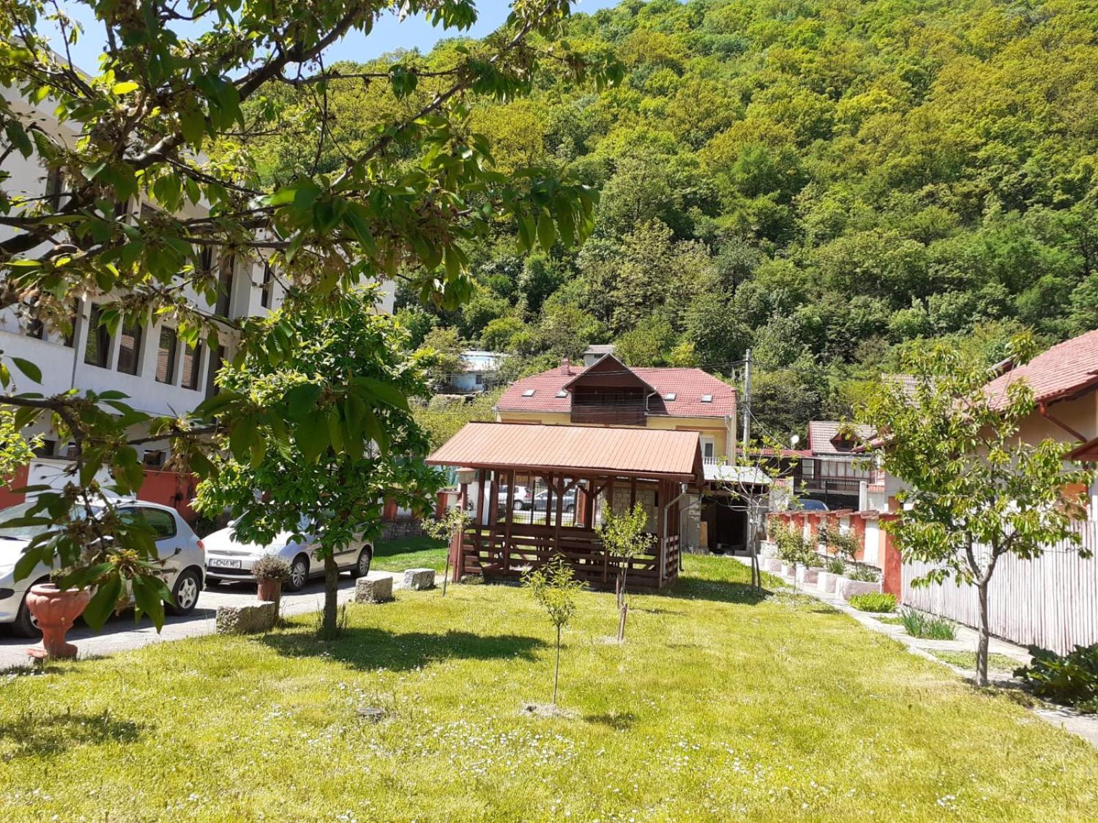 Pensiunea Belladonna Băile Herculane Exterior photo